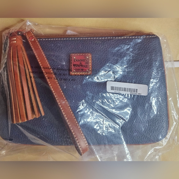 NWT Dooney & Bourke Pebble Grain Carrington Wristlet  ZR0264 Blue - Picture 3 of 4